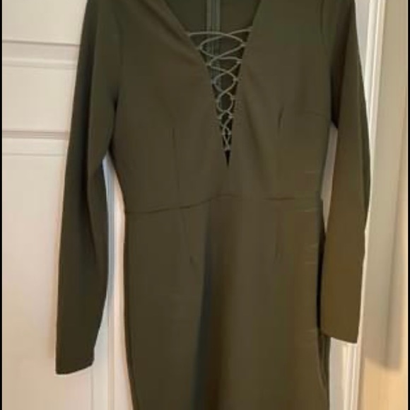 Dress - Picture 3 of 3